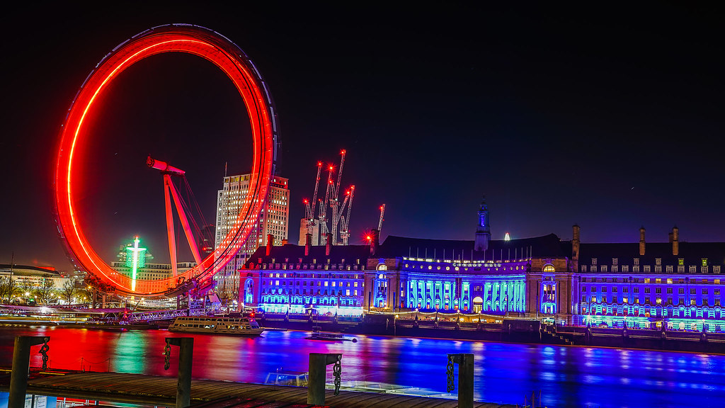 The London Eye lit red and blue at night